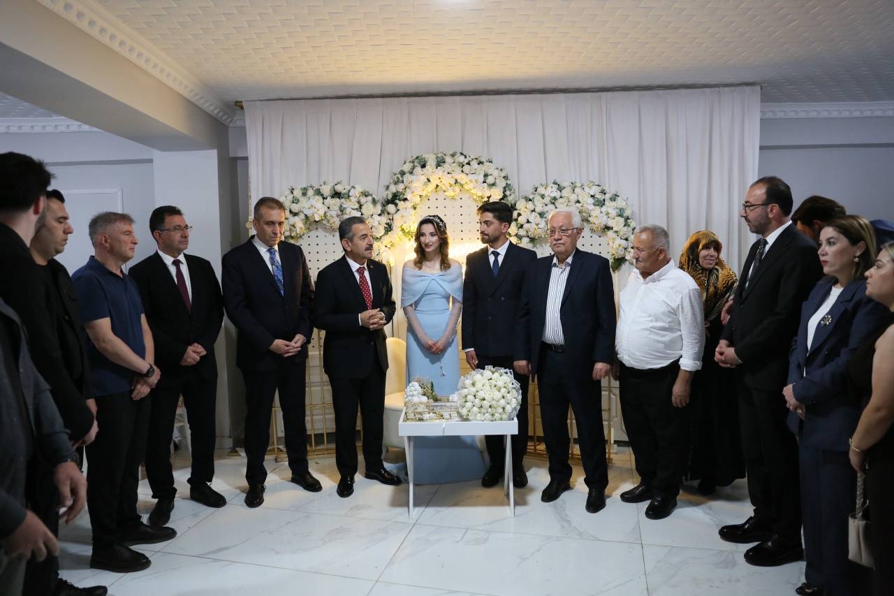sirnak-valisi-ekici-genc-ciftin-nisan-mutluluguna-ortak-oldu2.jpg