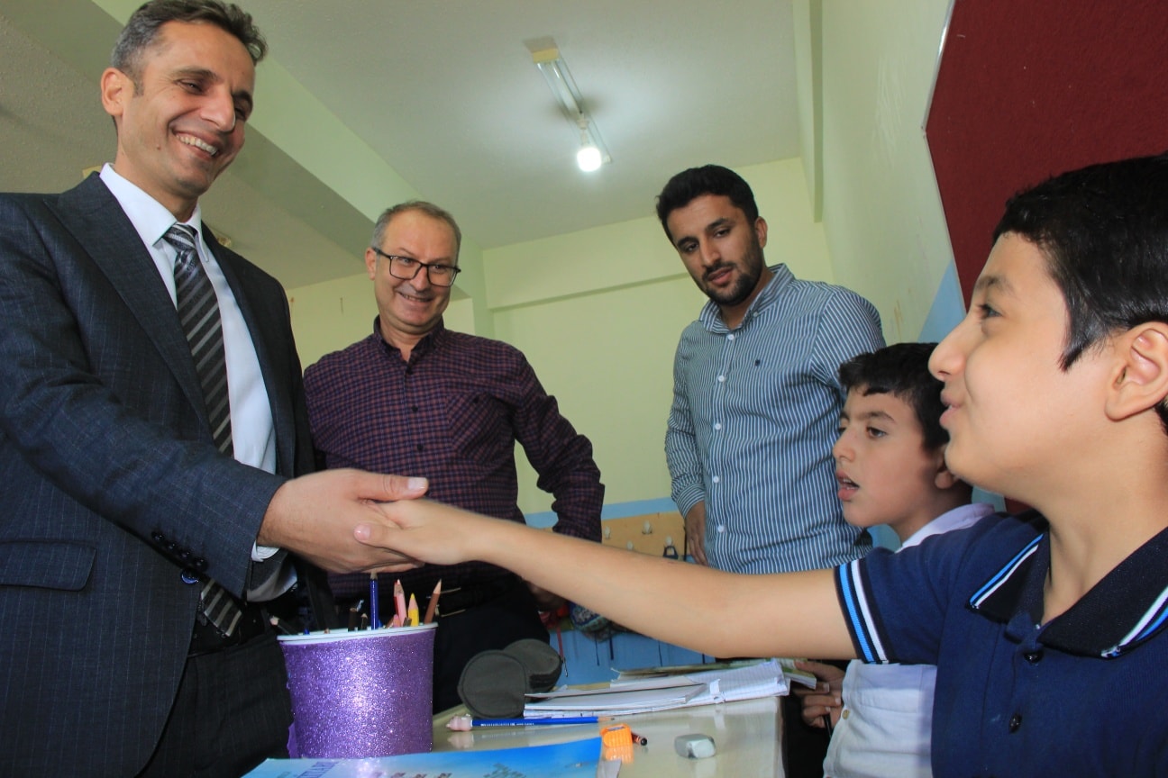 cizre-milli-egitim-sube-muduru-ozel-cocuklarla-biraraya-geldi-2.jpg