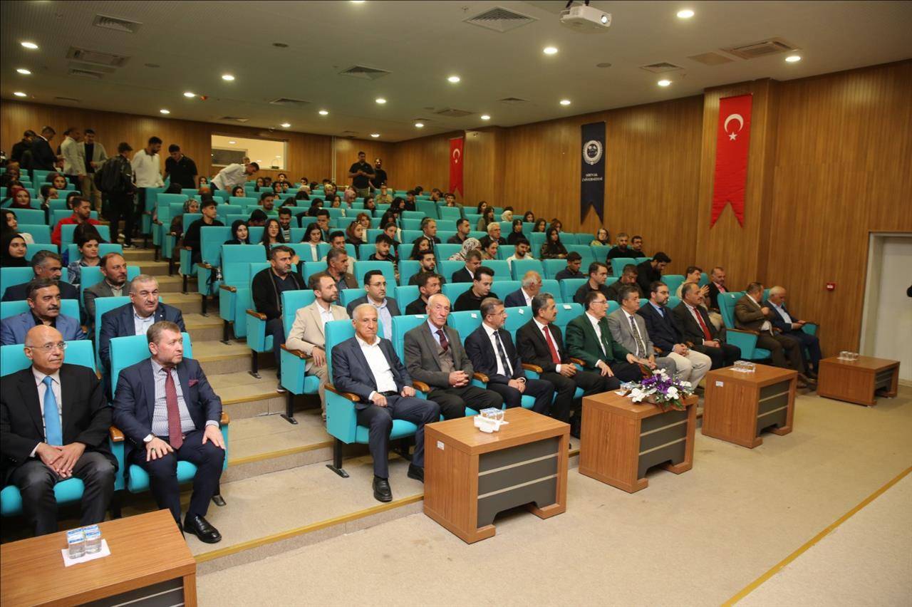 sirnak-universitesinde-turkiye-yuzyili-ve-universiteler-konferansi-duzenlendi.jpeg