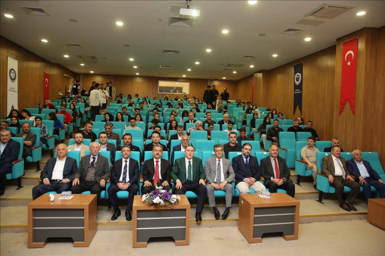 sirnak-universitesinde-turkiye-yuzyili-ve-universiteler-konferansi-duzenlendi2.jpeg