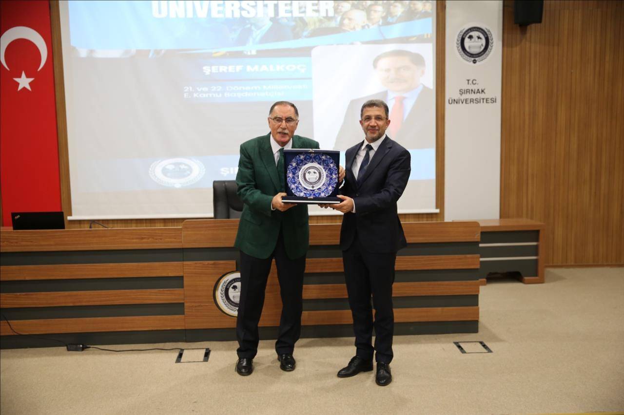 sirnak-universitesinde-turkiye-yuzyili-ve-universiteler-konferansi-duzenlendi3.jpeg