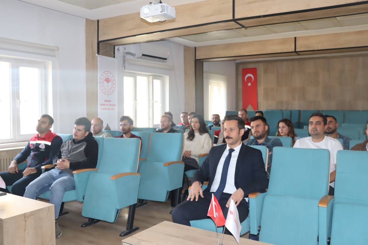 sirnakta-buzagi-kayiplarini-onleme-ve-verimlilik-artirma-egitimi-duzenlendi2.jpg