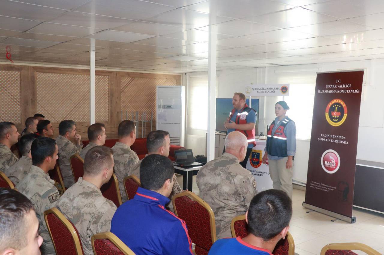 sirnakta-askeri-personele-kadina-yonelik-siddetle-mucadele-egitimi2.jpg