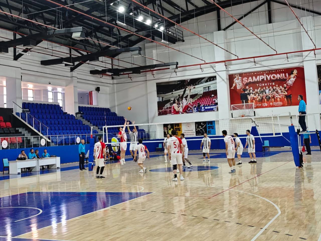 rnak-valiligi-voleybol-takimi-yari-finalde-1.jpeg