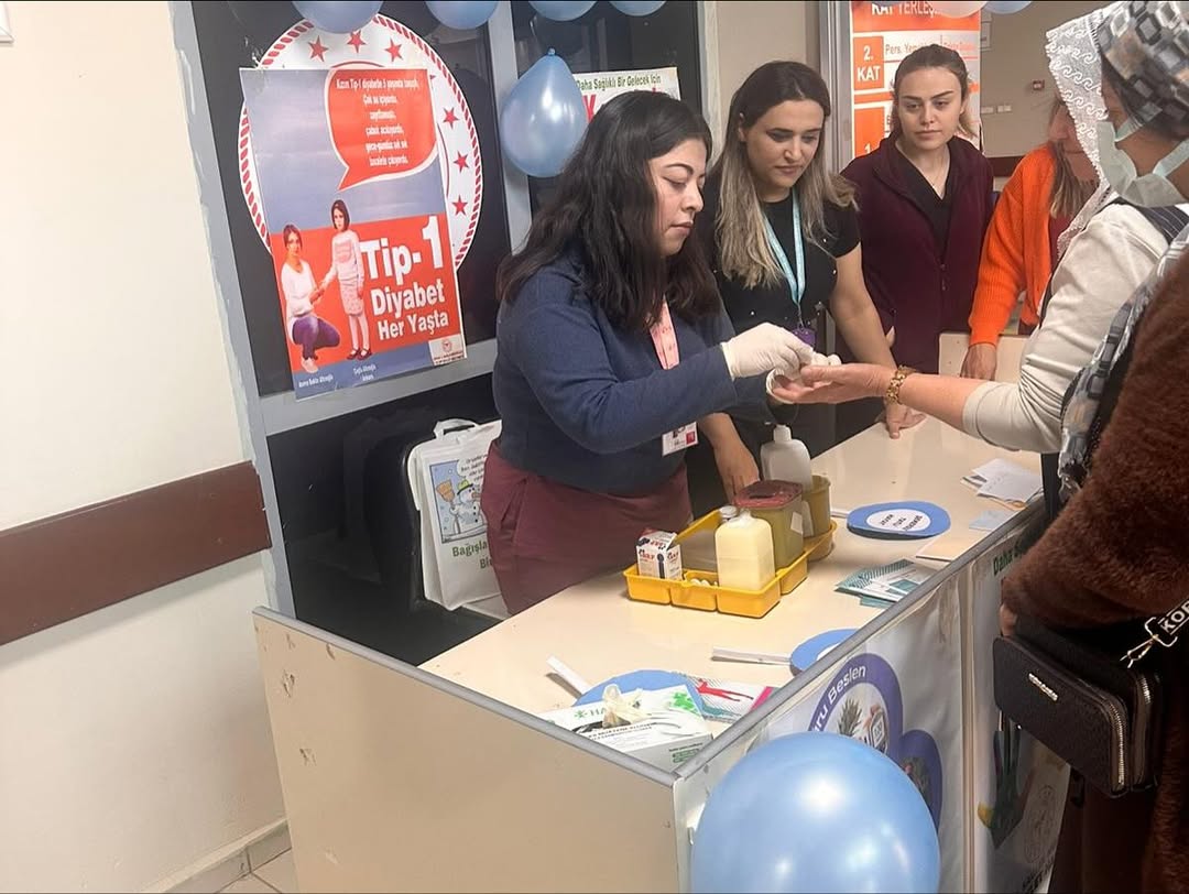 bugun-dunya-diyabet-gunu-kapsaminda-duzenledigimiz-etkinlikte-diyabet-farkindaligi-uzerine-egit-3.jpg