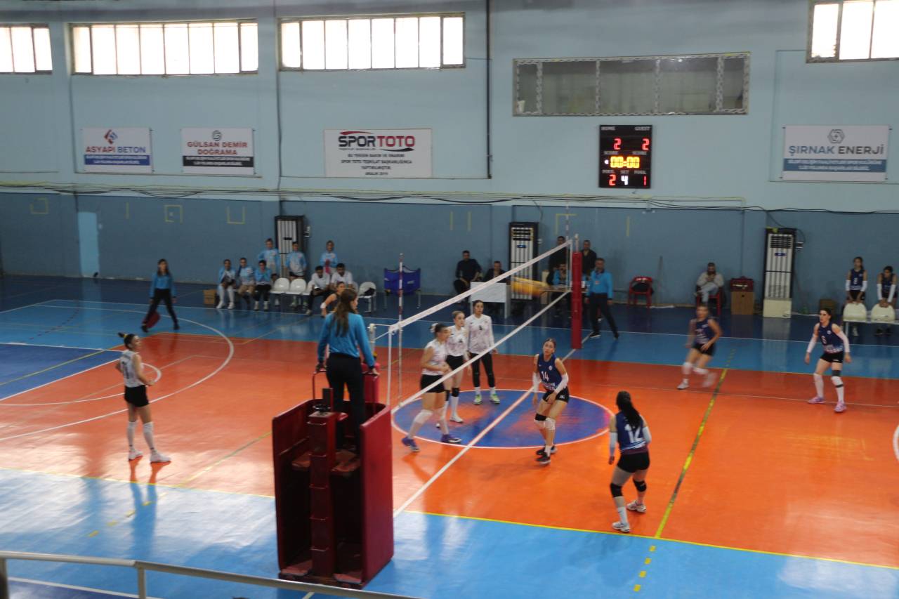 silopi-kadinlar-voleybol-2-liginde-lideri-devirdi-1.jpg