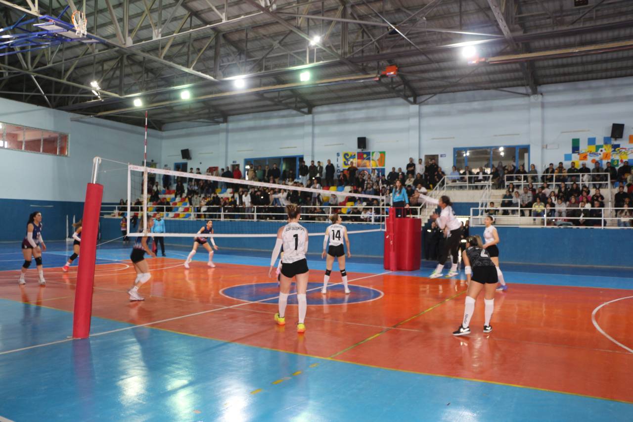 silopi-kadinlar-voleybol-2-liginde-lideri-devirdi-3.jpg