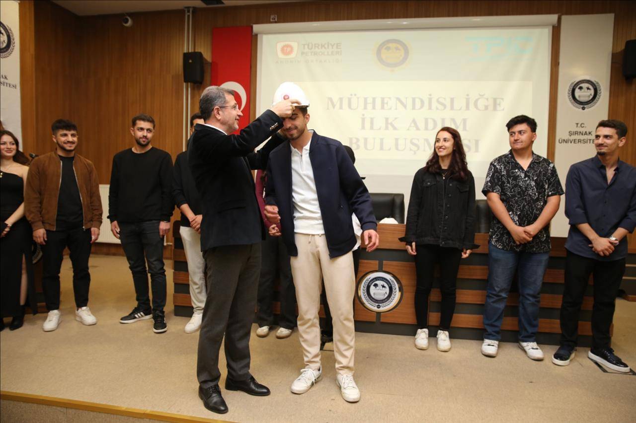 sirnak-universitesinde-petrol-ve-dogalgaz-muhendisligi-ogrencileri-baret-giydi3.jpg