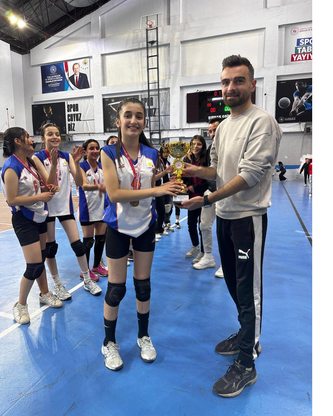 rnakta-okul-sporlari-voleybol-yildizlar-il-birincileri-belli-oldu2.jpg