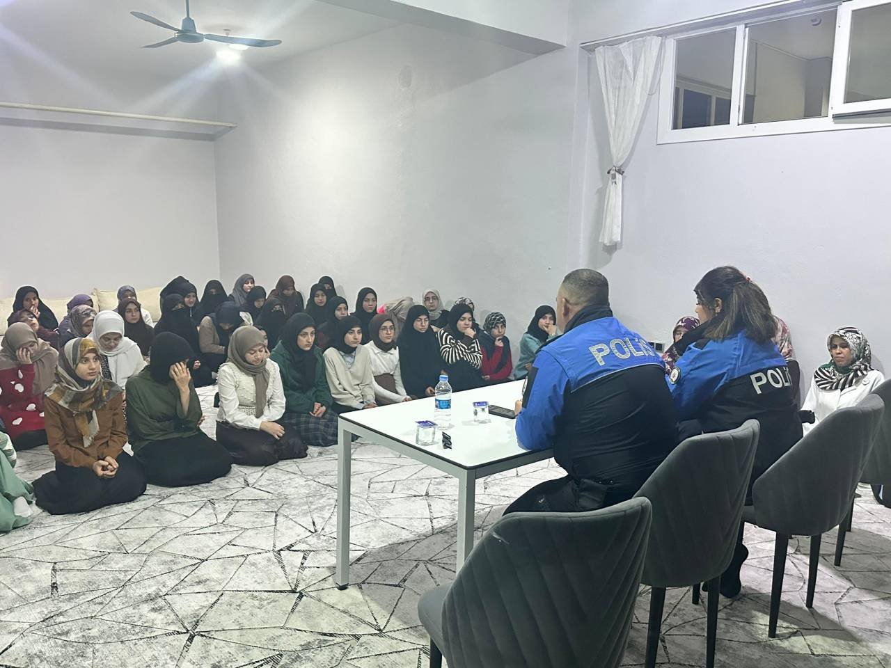 sirnak-emniyetinden-kuran-kursu-ogrencilerine-guvenli-yasam-egitimi2.jpg