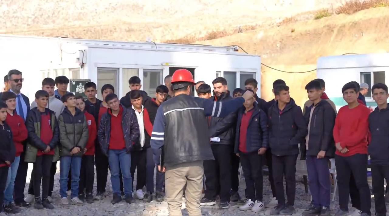 silopide-ogrencilere-petrol-sondaj-sahasinda-egitim-gezisi.jpg