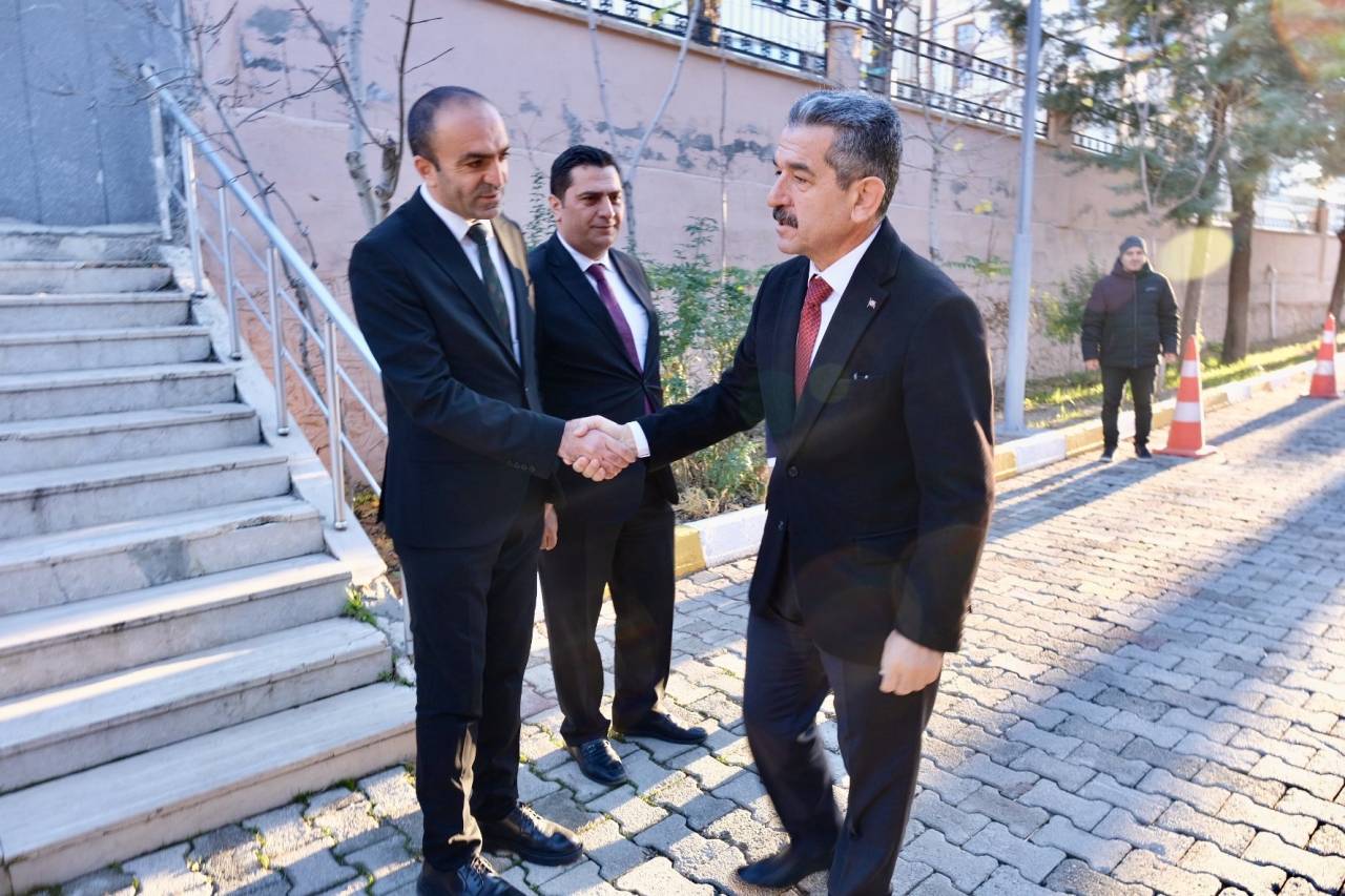 rnak-valisi-ekici-il-milli-egitim-mudurlugunde-incelemelerde-bulundu3.jpg