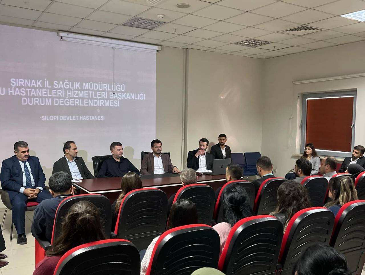 silopi-devlet-hastanesinde-kalite-ve-verimlilik-toplantisi-yapildi-2.jpg