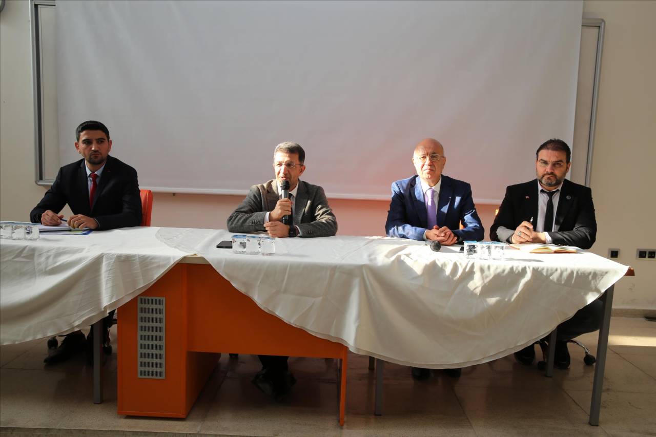 sirnak-universitesi-rektoru-prof-dr-abdurrahim-alkis-ogrencilerle-bulustu-2.jpg