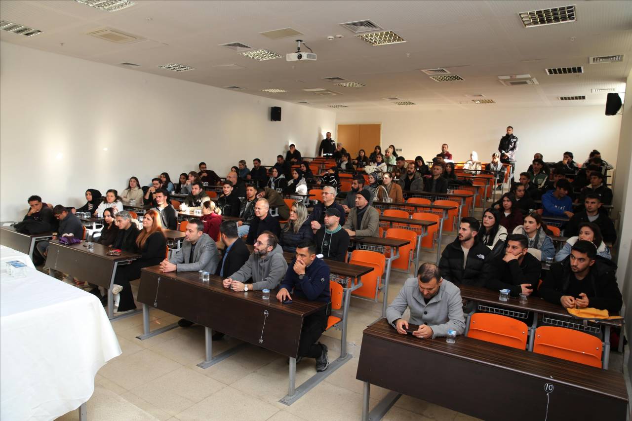 sirnak-universitesi-rektoru-prof-dr-abdurrahim-alkis-ogrencilerle-bulustu.jpg