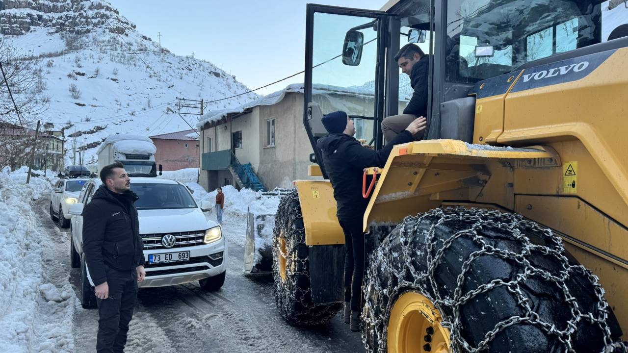 kaymakam-ergun-ve-vali-yardimcisi-ciftciden-karla-mucadele-denetimi.jpg