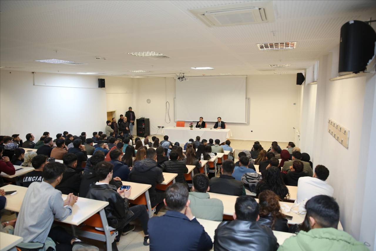 sirnak-universitesinde-ogrenci-odakli-donem-rektor-alkis-genclerle-bulustu2.jpg