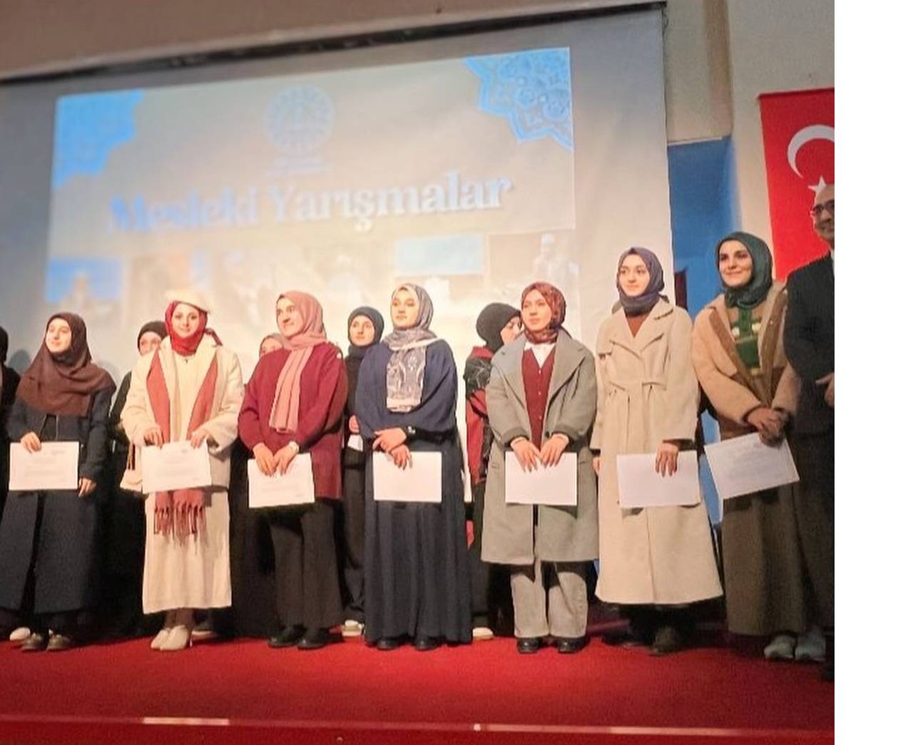 genc-nida-kuran-i-kerimi-guzel-okuma-yarismasinda-sirnak-birinciligi.jpg