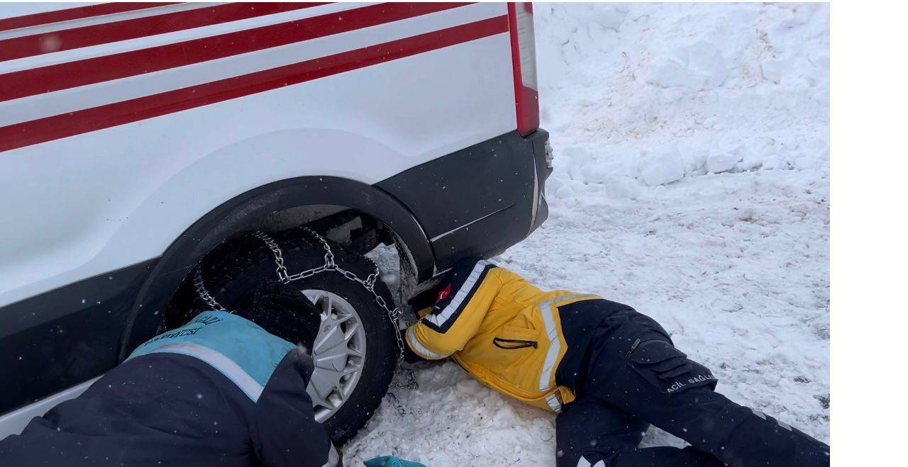 saglik-ekipleri-hastaya-ulasmak-icin-is-makinesine-bindi-2.jpg