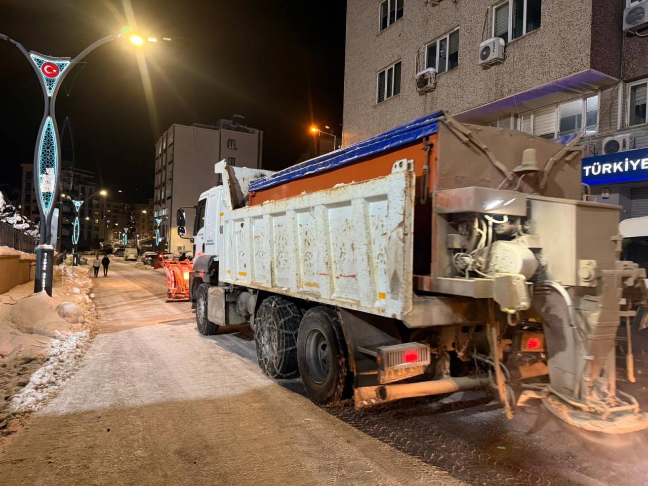 rnak-belediyesi-karla-mucadele-calismalarini-araliksiz-surduruyor-2.jpg