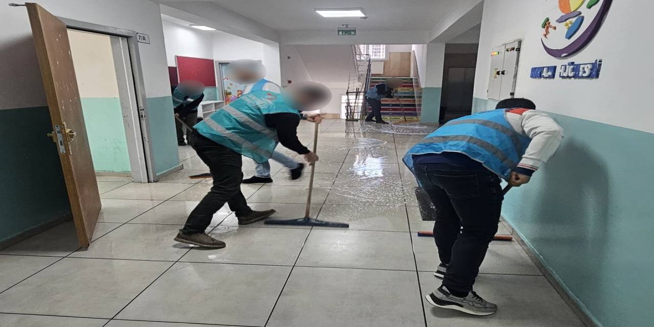 cizre-denetimli-serbestlik-mudurlugunden-okullara-temizlik-destegi-3-001.jpg