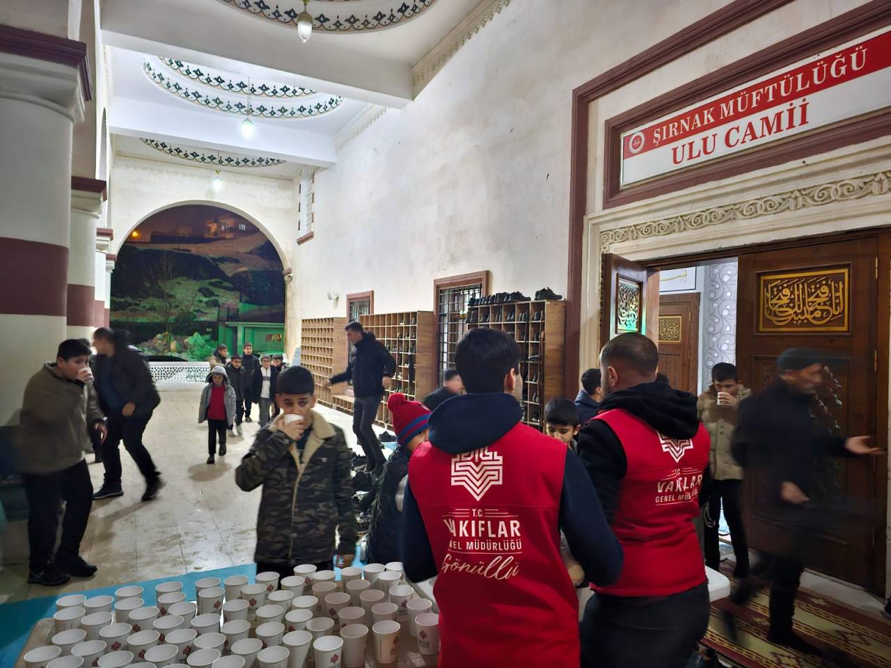 berat-kandili-gecesi-sirnak-ulu-camide-dikkat-ceken-ikram-1.jpeg