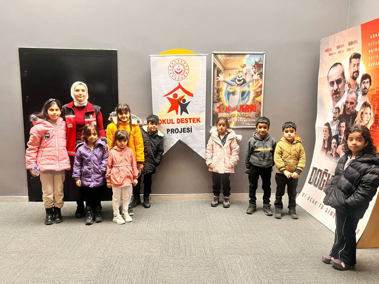 sirnakta-cocuklara-moral-etkinligi-sinemada-keyifli-anlar-1.jpg