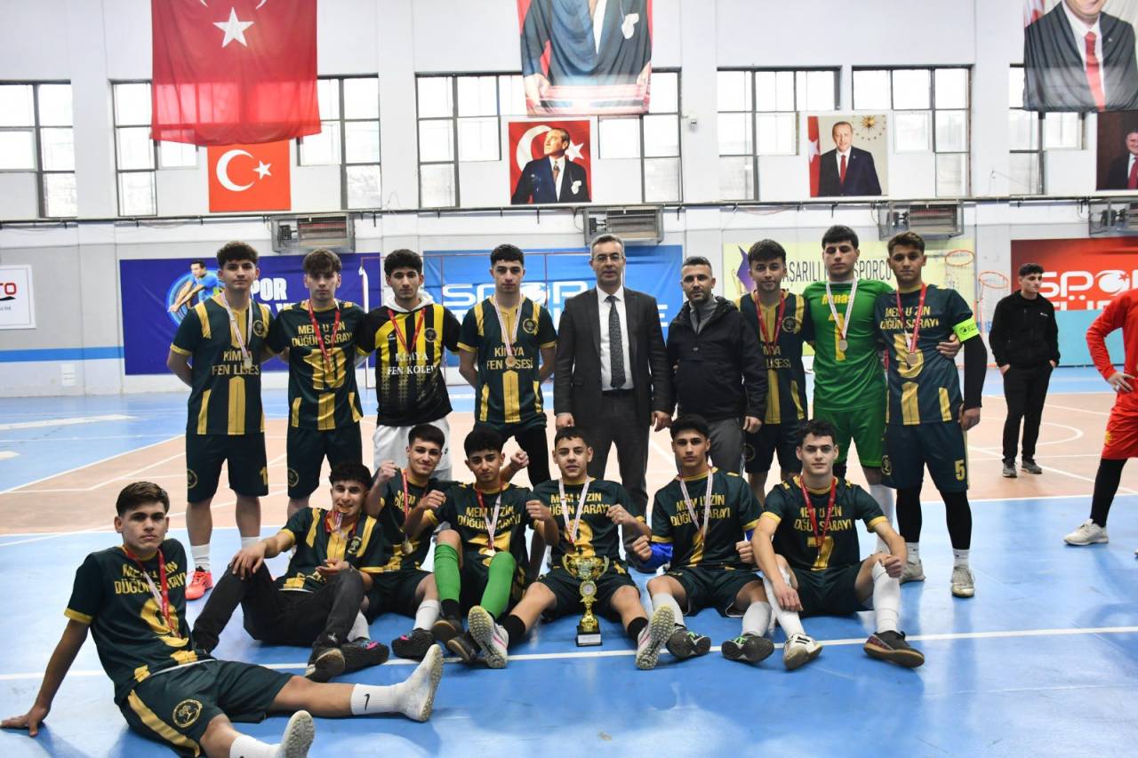 sirnakta-futsal-finali-nefes-kesti-sampiyon-belli-oldu-1.jpg