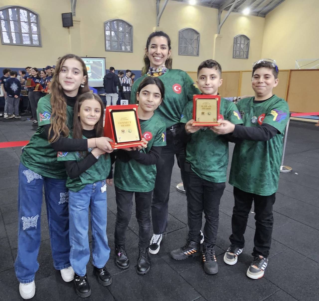 sirnakli-ogrencilerden-istanbulda-buyuk-basari-iki-odul-birden-kazandilar-2.jpg