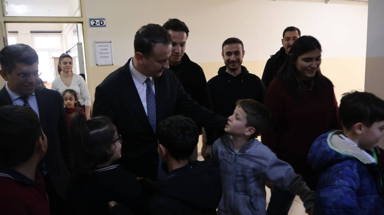 kaymakam-adiguzelden-surpriz-okul-ziyareti-1.jpg