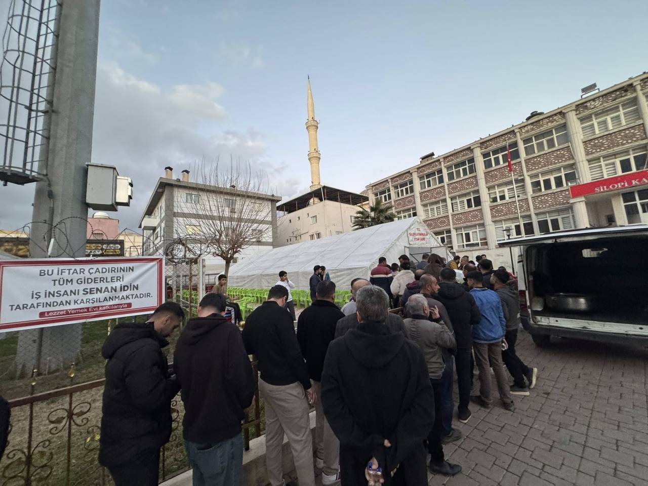 silopide-ramazan-bereketi-gunde-2-bin-kisiye-ucretsiz-iftar-2.jpg