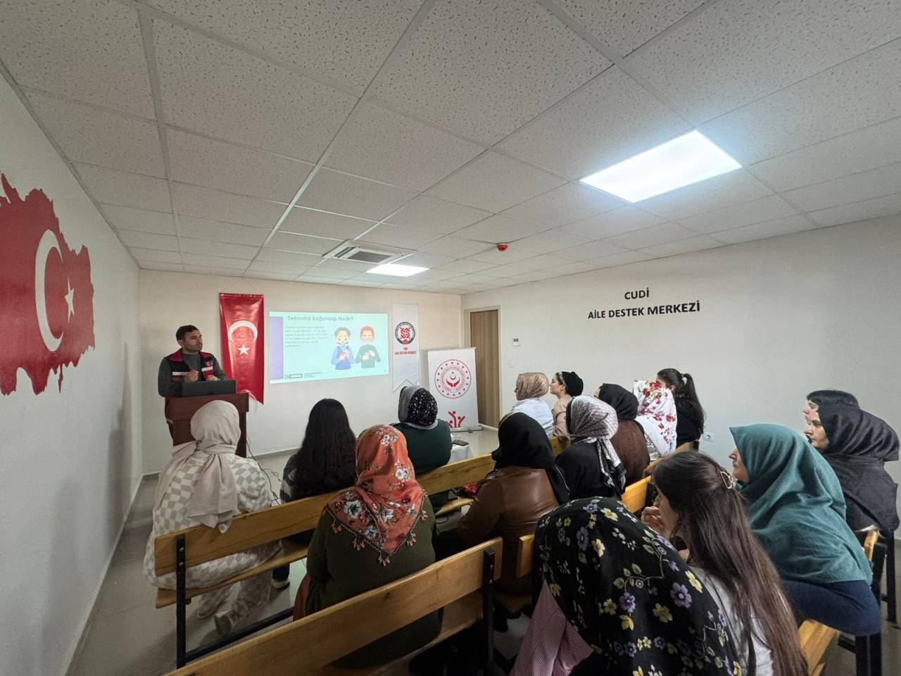 rnakta-ailelere-teknoloji-bagimliligi-egitimi-cizre-shm-sahada-1.jpg