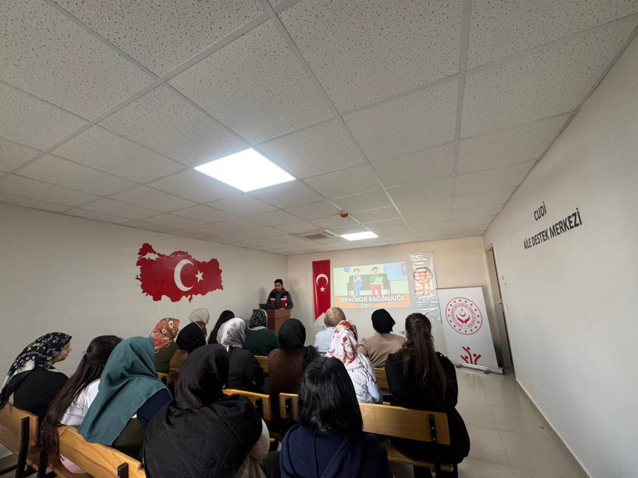 rnakta-ailelere-teknoloji-bagimliligi-egitimi-cizre-shm-sahada-2.jpg