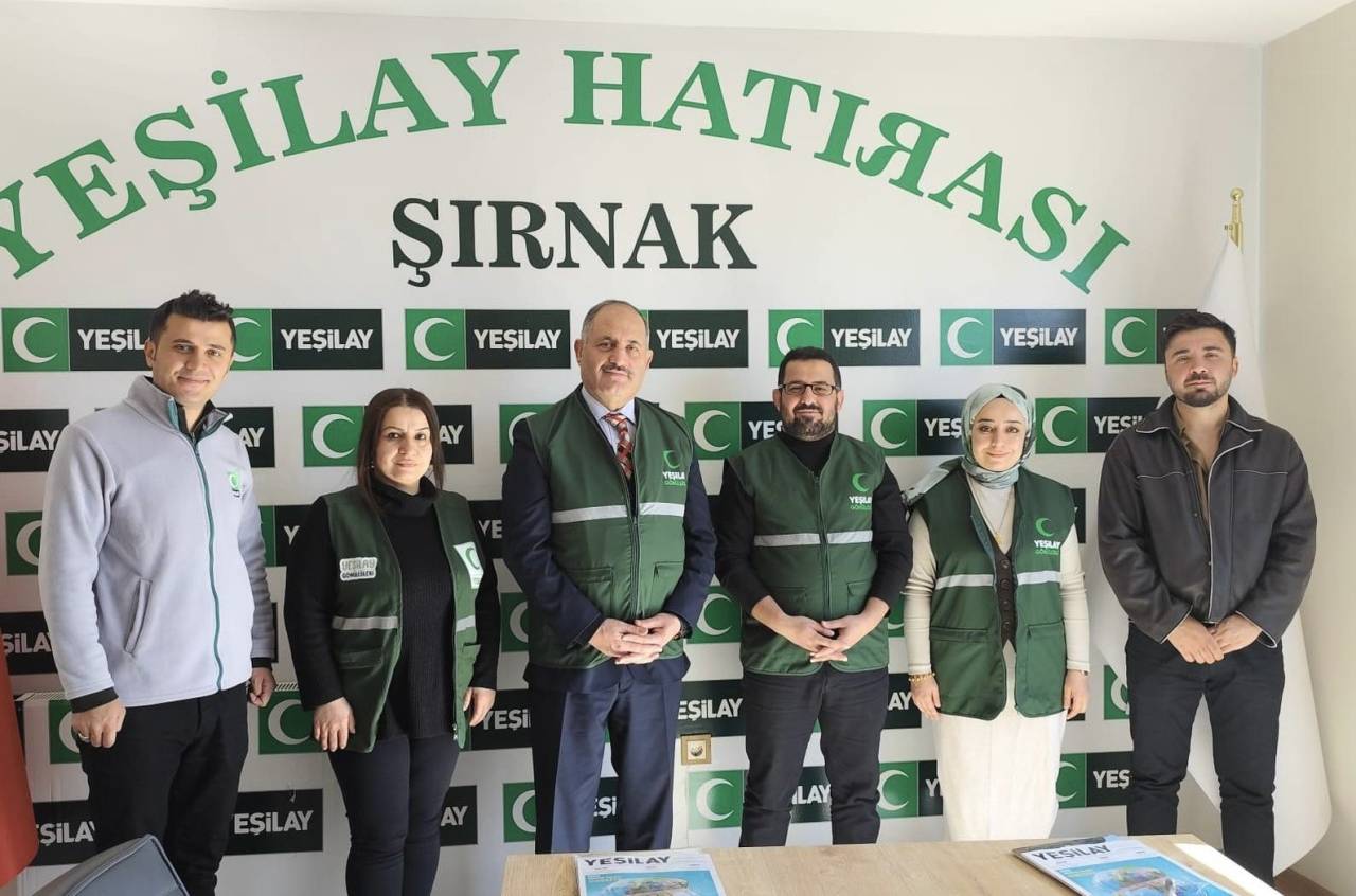sirnak-aile-ve-sosyal-hizmetler-il-muduru-salih-kaya-1-7-mart-yesilay-haftasi-dolayisiyla-yesilay-cemiyeti-sube-baskani-mahsum-cagini-ziyaret-ederek-haftalarini-kutladi.jpg