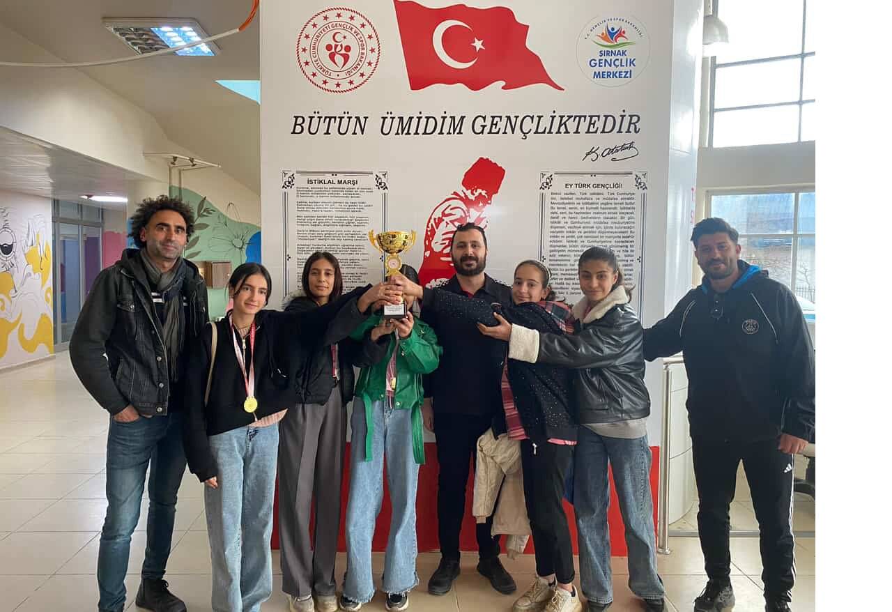 sirnakta-duzenlenen-okul-sporlari-satranc-il-birinciligi-musabakalarinda-yildiz-kizlar-kategorisinde-sampiyon-belli-oldu-idil-ozen-ortaokulu-gosterdigi-ustun-performansla-il-birincisi-olmayi-basardi.jpg