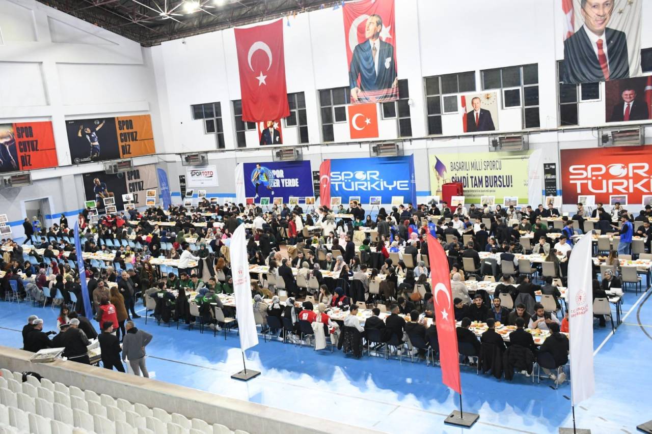 rnakta-kampus-iftarlari-programinda-gencler-ayni-sofrada-bulustu-1.jpg