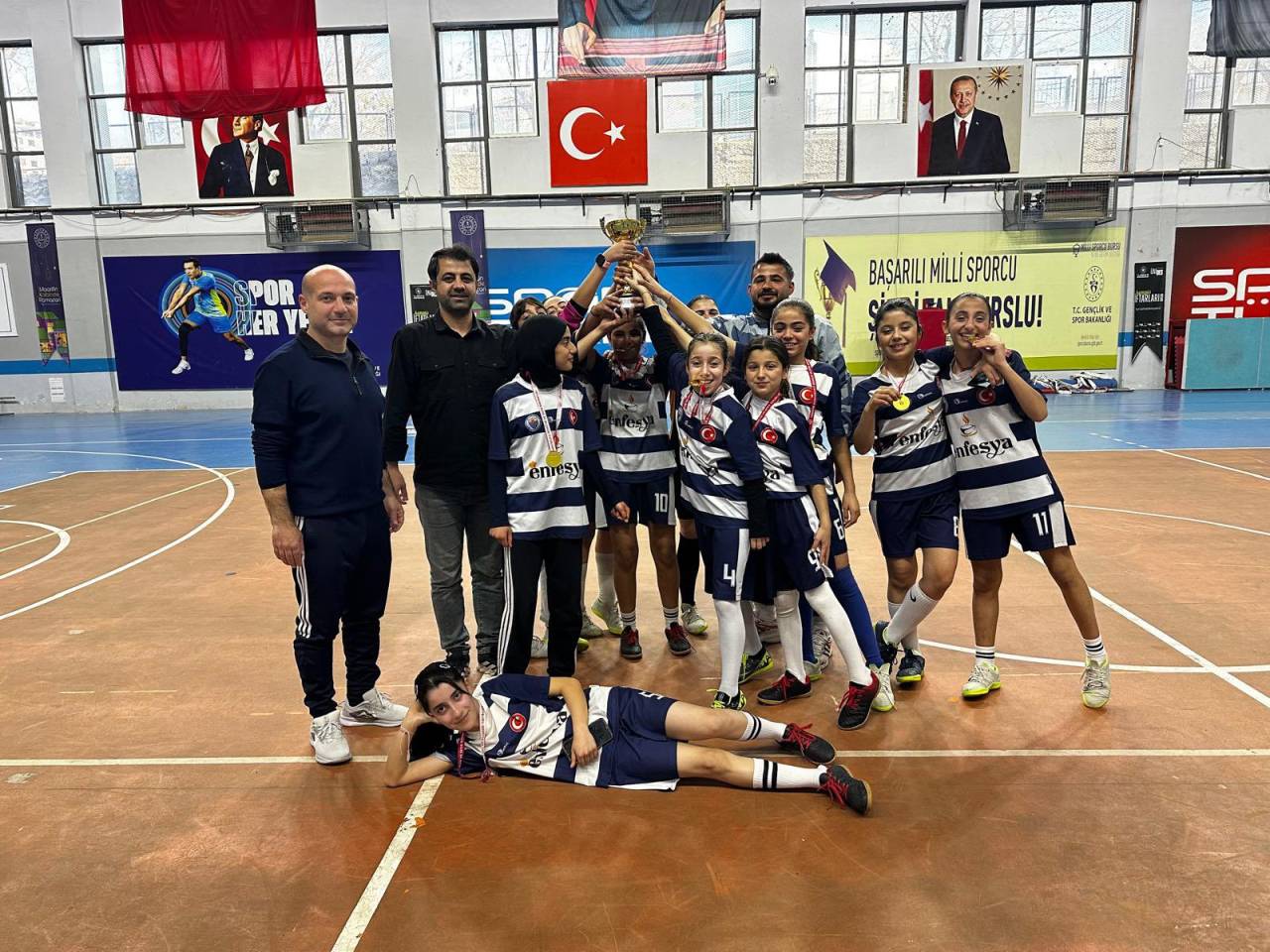 sirnak-yildiz-kizlar-futsal-il-finalleri-sona-erdi-1.jpg