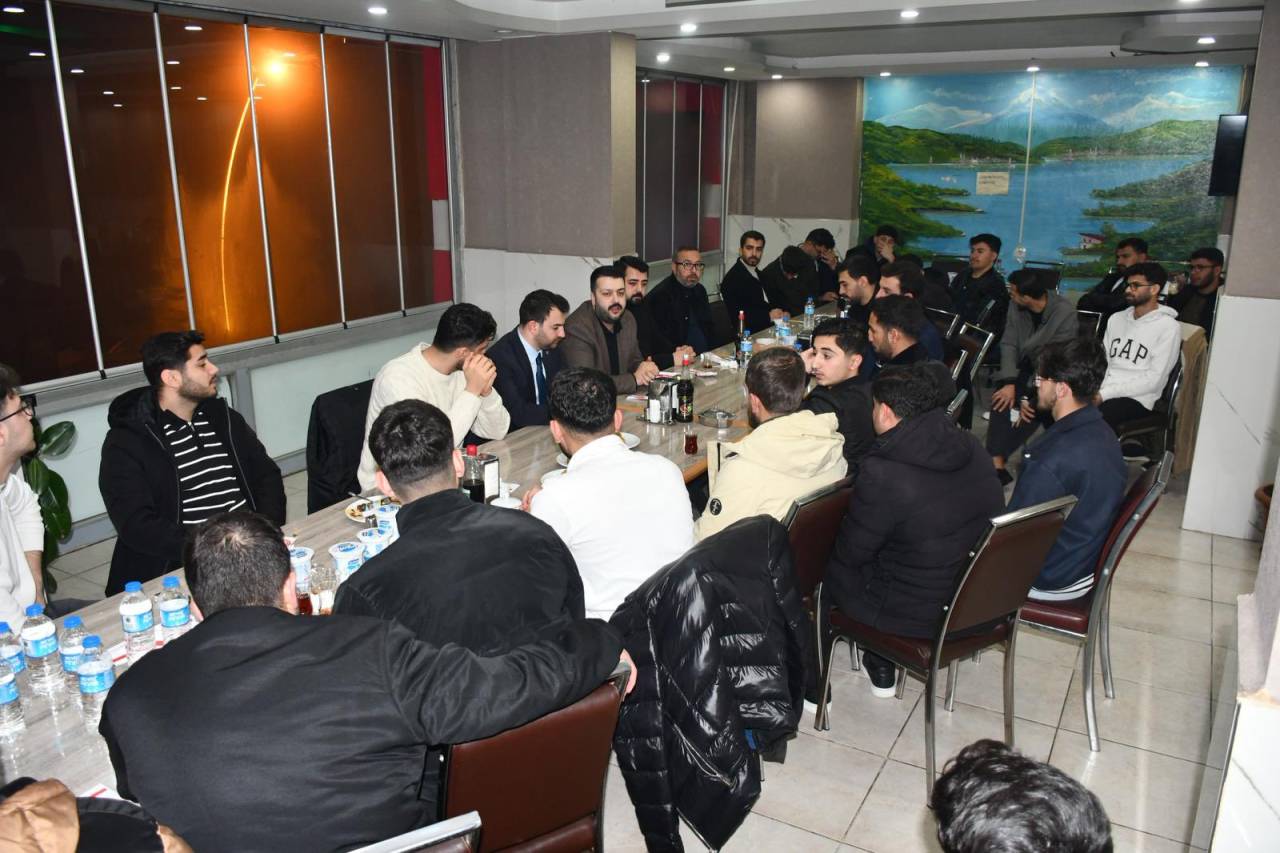ak-genclikten-sirnakta-iftara-5-kala-ve-genclerle-iftar-bulusmasi-4.jpg
