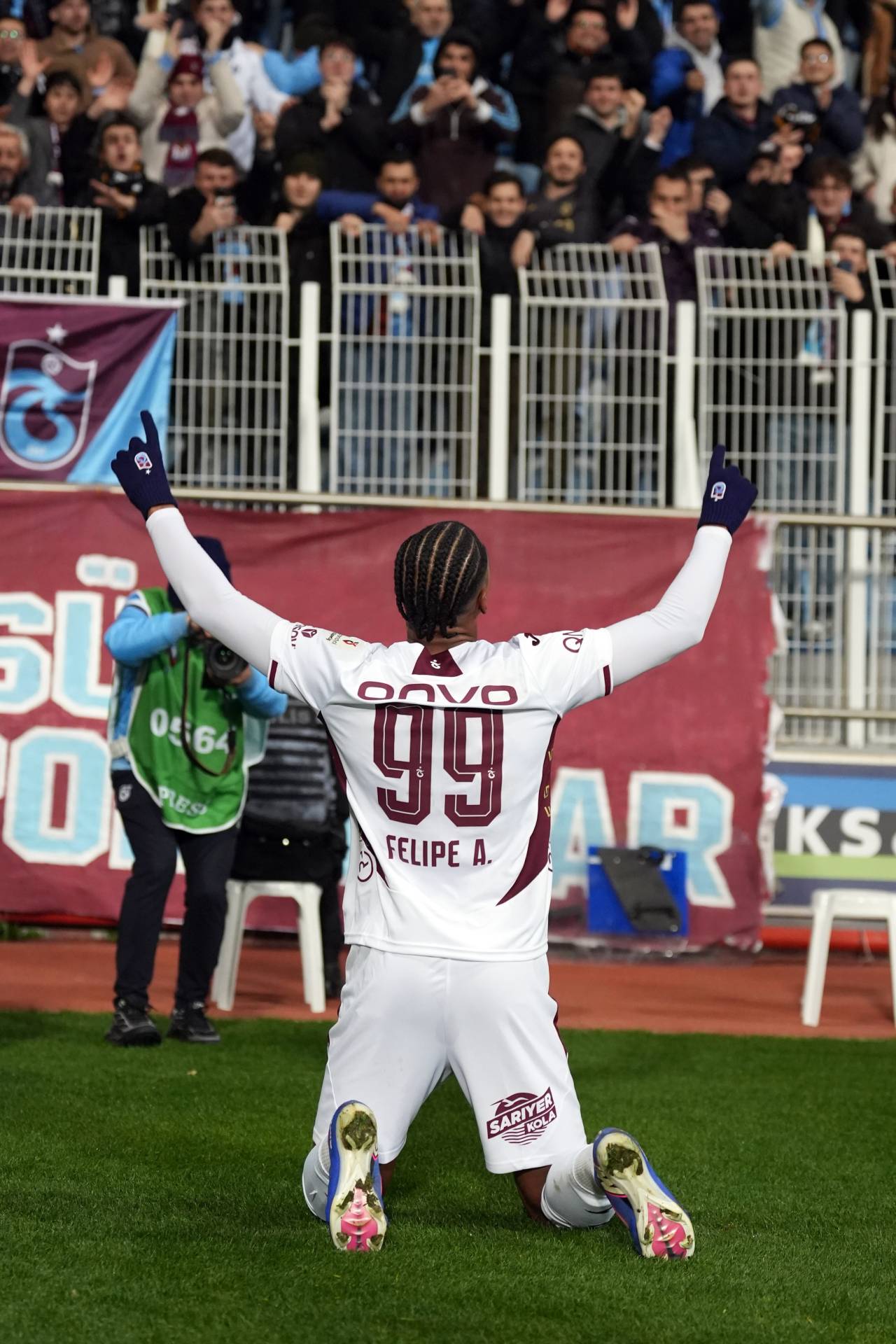 trabzonspor-istanbulda-tek-golle-guldu-eyupspora-gecit-yok-1.jpg