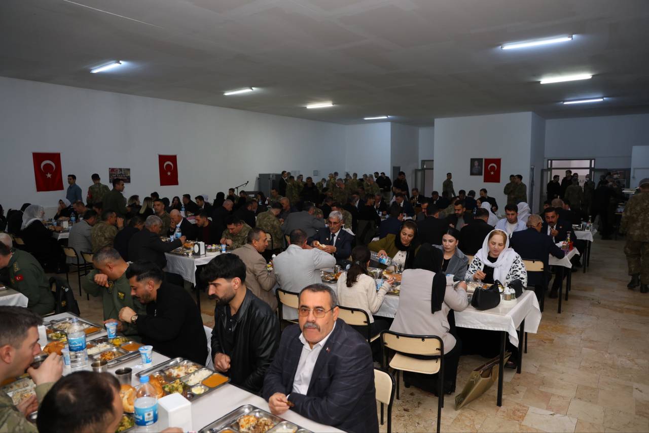 sirnak-23-piyade-tumen-komutanligi-sehit-aileleri-ve-gazileri-iftarda-agirladi-2.jpg