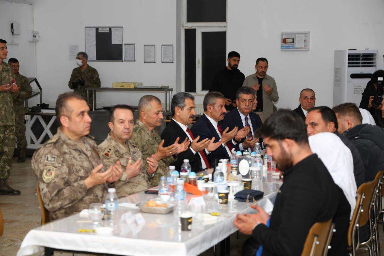 sirnak-23-piyade-tumen-komutanligi-sehit-aileleri-ve-gazileri-iftarda-agirladi-3.jpg