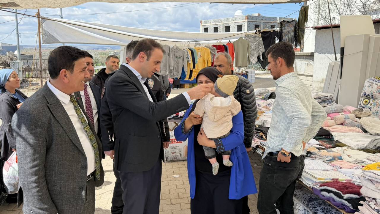 guclukonak-kaymakami-semih-memisten-halk-pazari-ziyareti2.jpeg