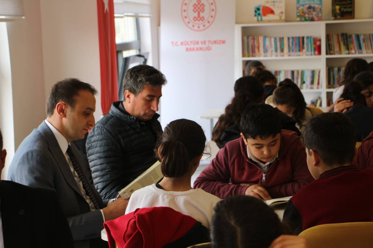 sirnakin-guclukonak-ilcesinde-kutuphane-haftasi-2.jpg