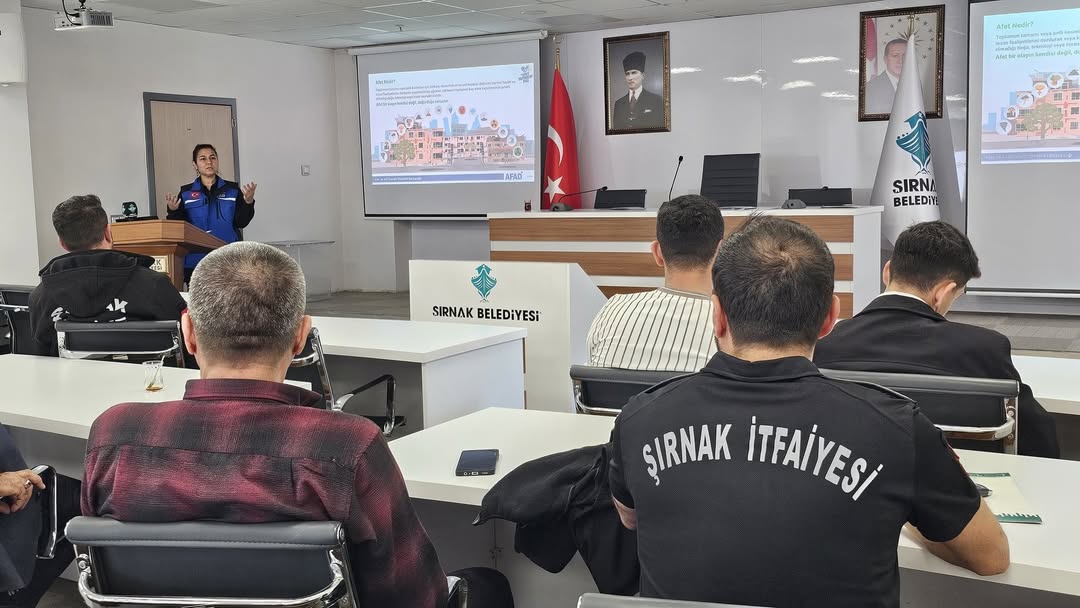 afad-il-mudurlugu-uzman-egitim-personelleri-tarafindan-belediyemiz-personeline-yonelik-afet-far.jpg