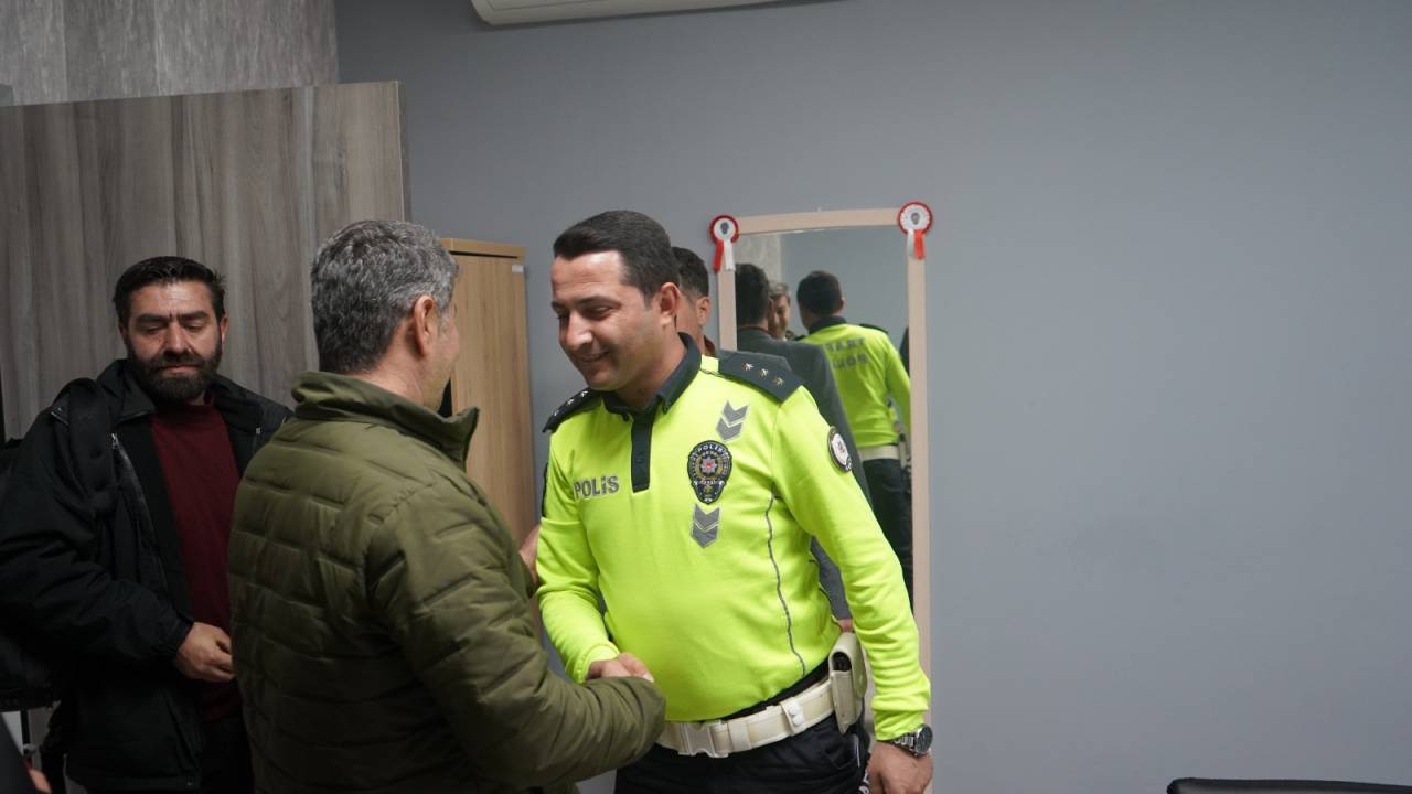 sirnakta-gazetecilerden-polis-haftasinda-anlamli-ziyaret-6.jpeg