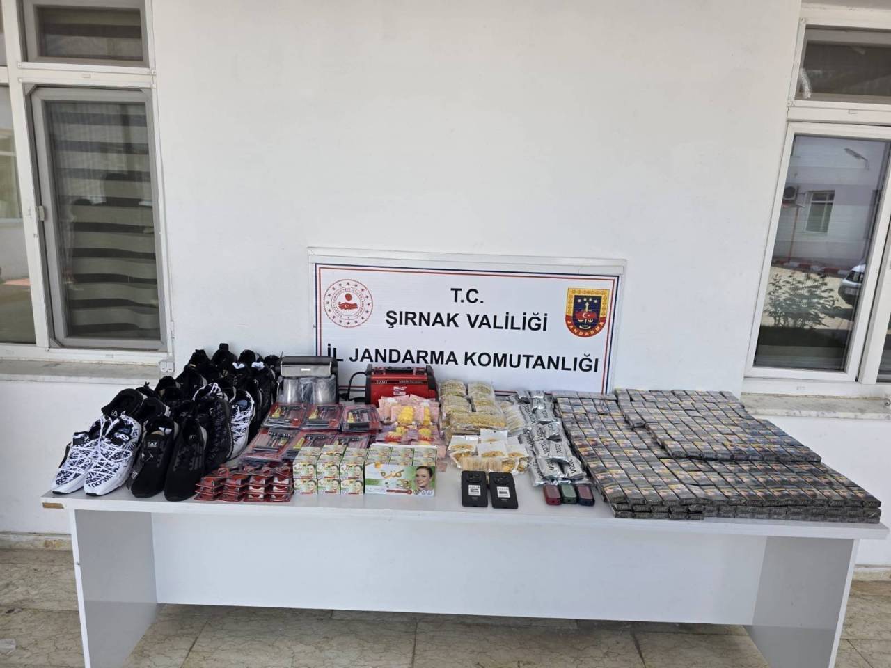 sirnak-jandarmasindan-15-milyonluk-darbe-108-supheli-yakalandi-3.jpeg