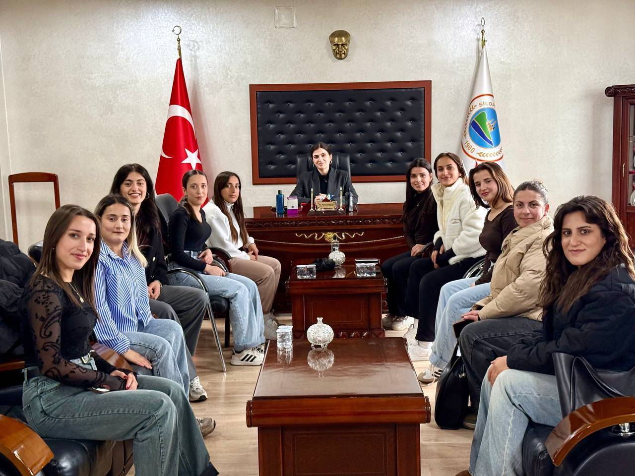 silopi-kadin-futbol-takimindan-baskan-ormanliya-ziyaret-1.jpg