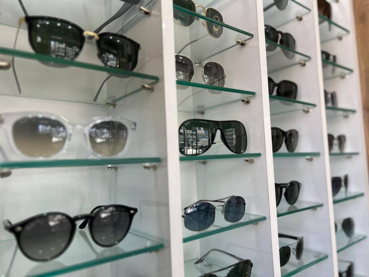 gunes-gozlugu-alirken-bunlara-dikkat-optisyenlerden-optik-magazasi-vurgusu-2.jpg