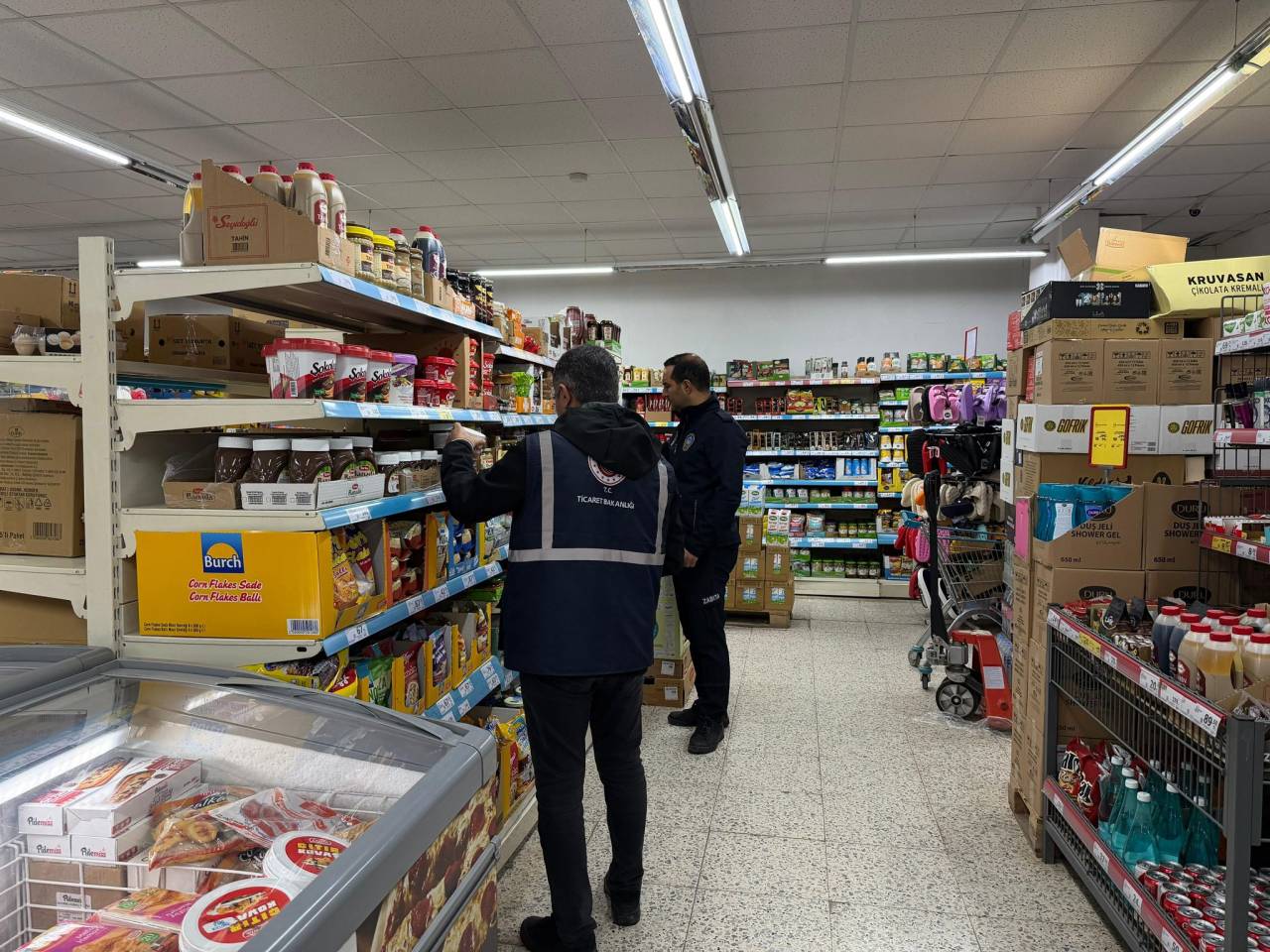 sirnakta-marketlere-siki-denetim-raf-ve-kasa-fiyati-uyumuna-yakin-takip-1.jpg