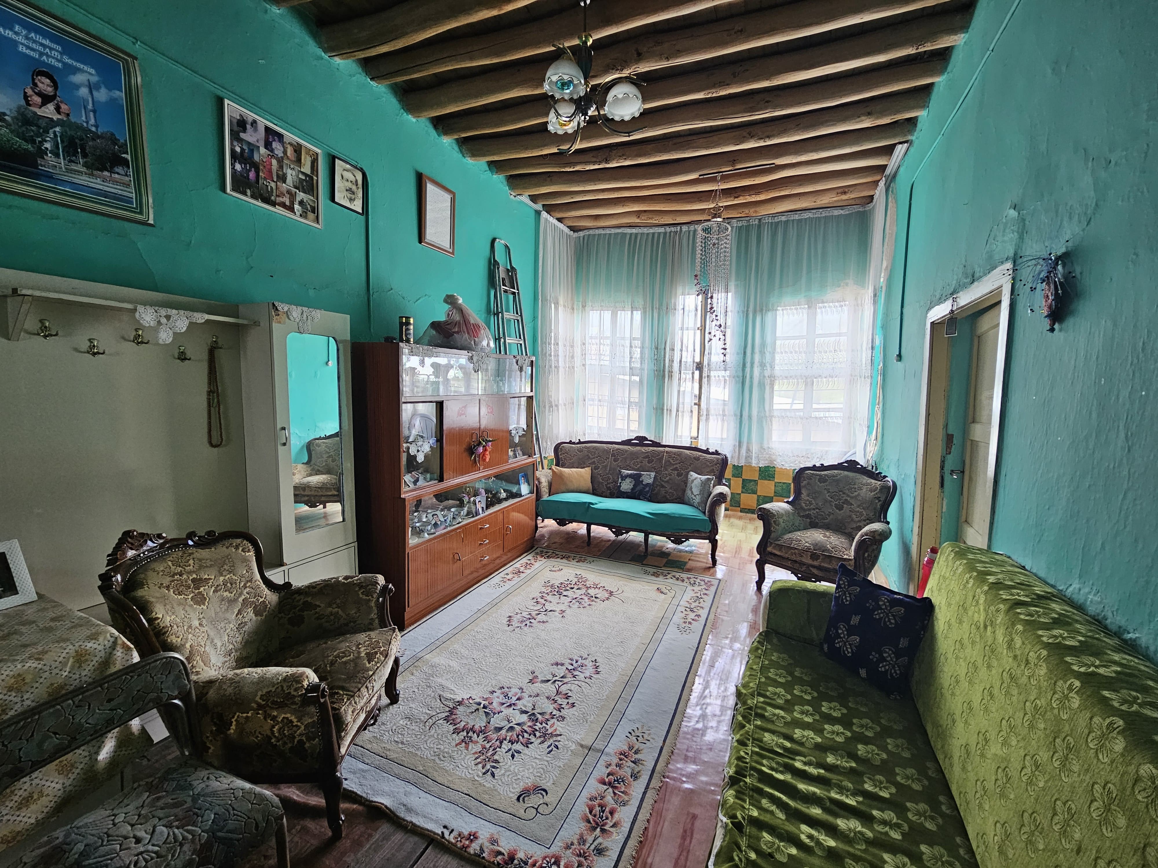 aw695983-04.jpg